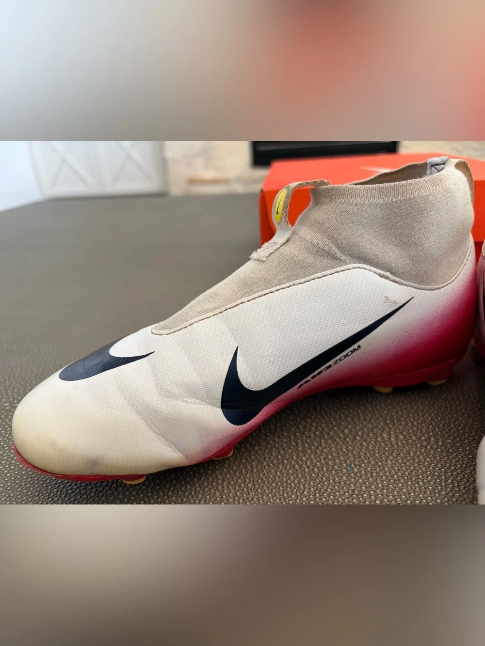 Nike Jr. Zoom Superfly 10 Academy LV8 FG/MG in University Red / Dark Obsidian 6Y